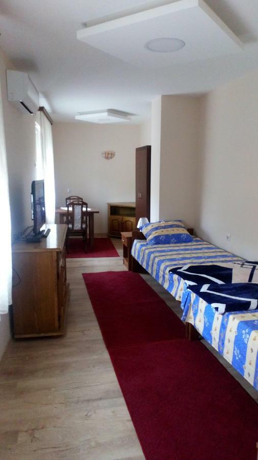 Guest House Green view Pirot Buitenkant foto